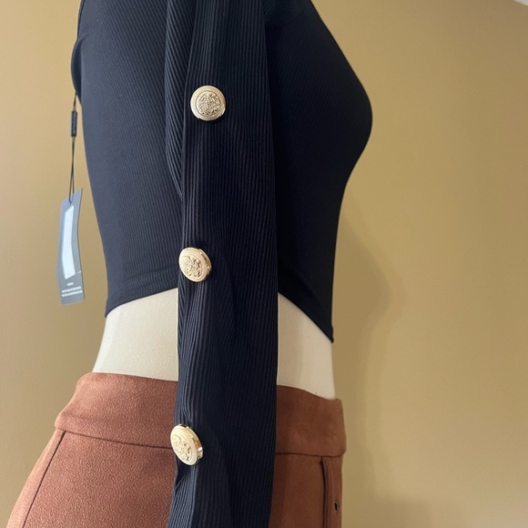 PrettyLittleThing Black Fitted Crop Bodysuit - Picture 3 of 12